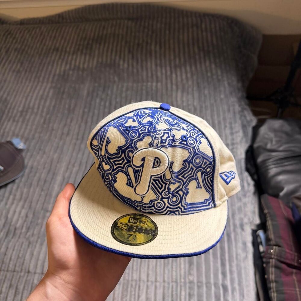 New Era Philadelphia Phillies 59FIFTY Cap Blue and White Graffiti Graphic Size 7